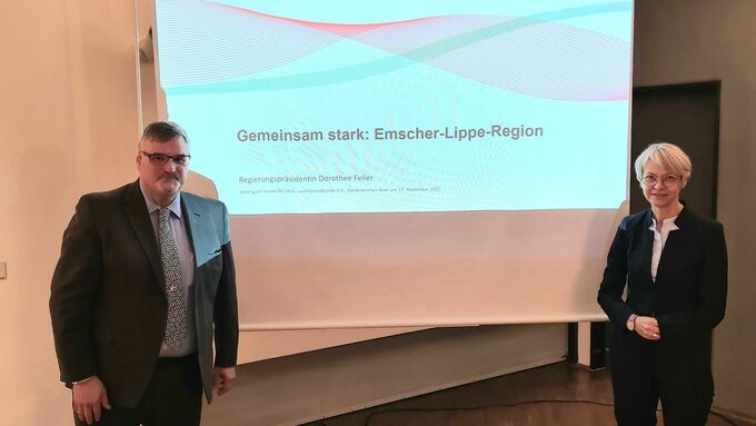 Die Emscher-Lippe-Region stärken: Das wollen sowohl der Vorsitzende des Vereins für Orts- und Heimatkunde e.V. Gelsenkirchen-Buer, Georg Lecher, als auch Regierungspräsidentin Dorothee Feller.