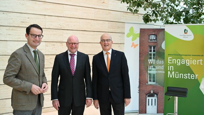 v.li. Regierungspräsident Andreas Bothe, Oberbürgermeister Markus Lewe und Gerd Meyer-Schwickerath, Geschäftsführer der Stiftung Westfalen-Initiative