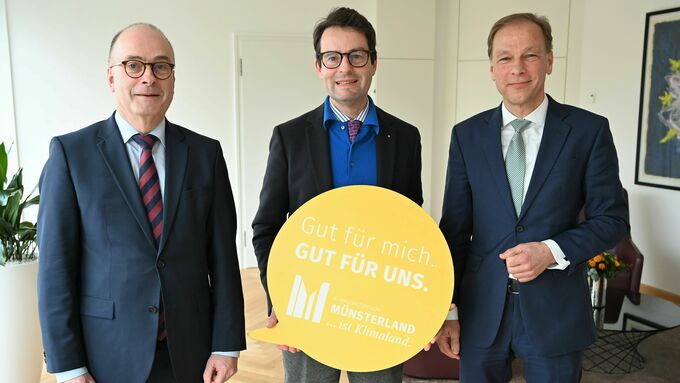 v.l. Klaus Ehling, Vorstand des Münsterland e.V., Regierungspräsident Andreas Bothe, Ulf C. Reichardt, Vorsitzender der Geschäftsführung von NRW.Energy4Climate.