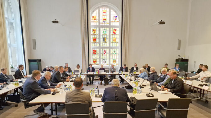 Regionalrat und Bezirksregierung Münster haben in der heutigen Regionalratssitzung zur Kritik des LEE über die Ausweisung der Windenergieflächen deutlich Stellung bezogen.