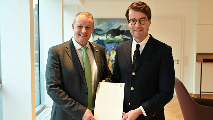v.l. Bürgermeister Stefan Streit und Regierungspräsident Andreas Bothe