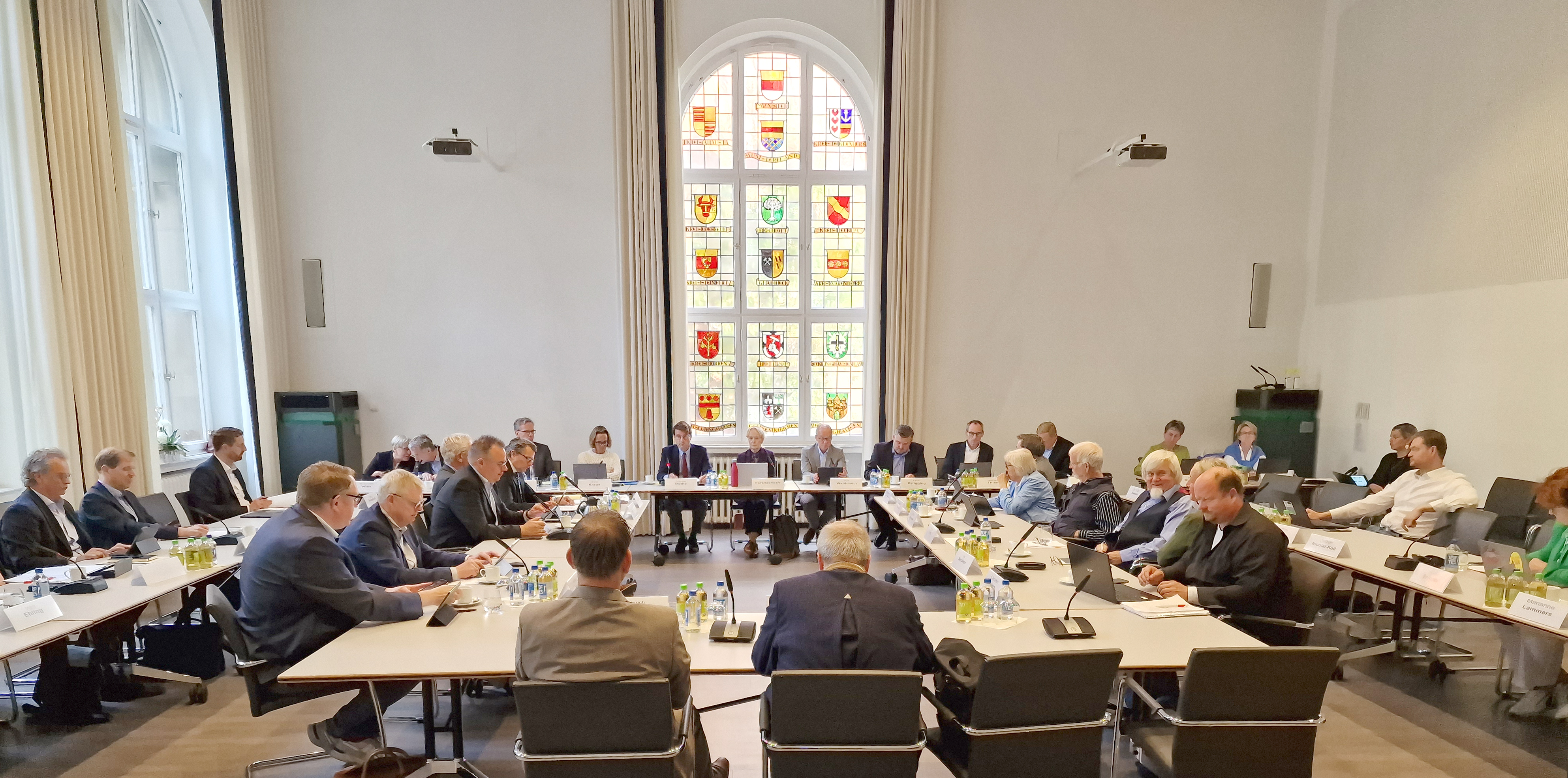 Blick in den Sitzungsraum