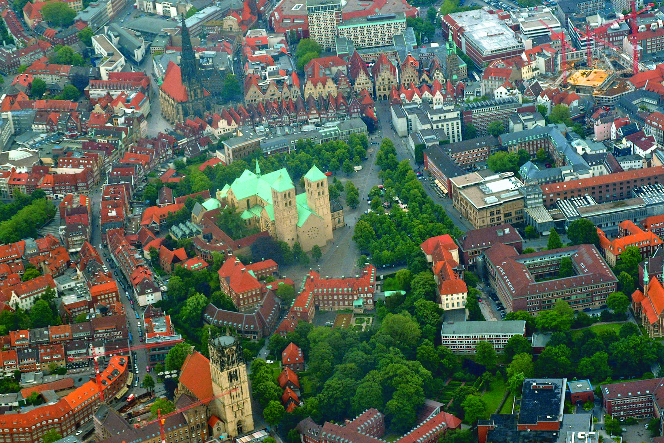 Luftbild vom Domplatz in Münster