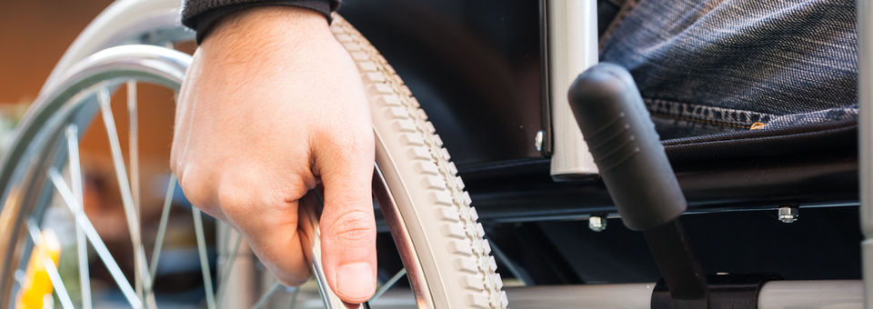 Mensch im Rolllstuhl