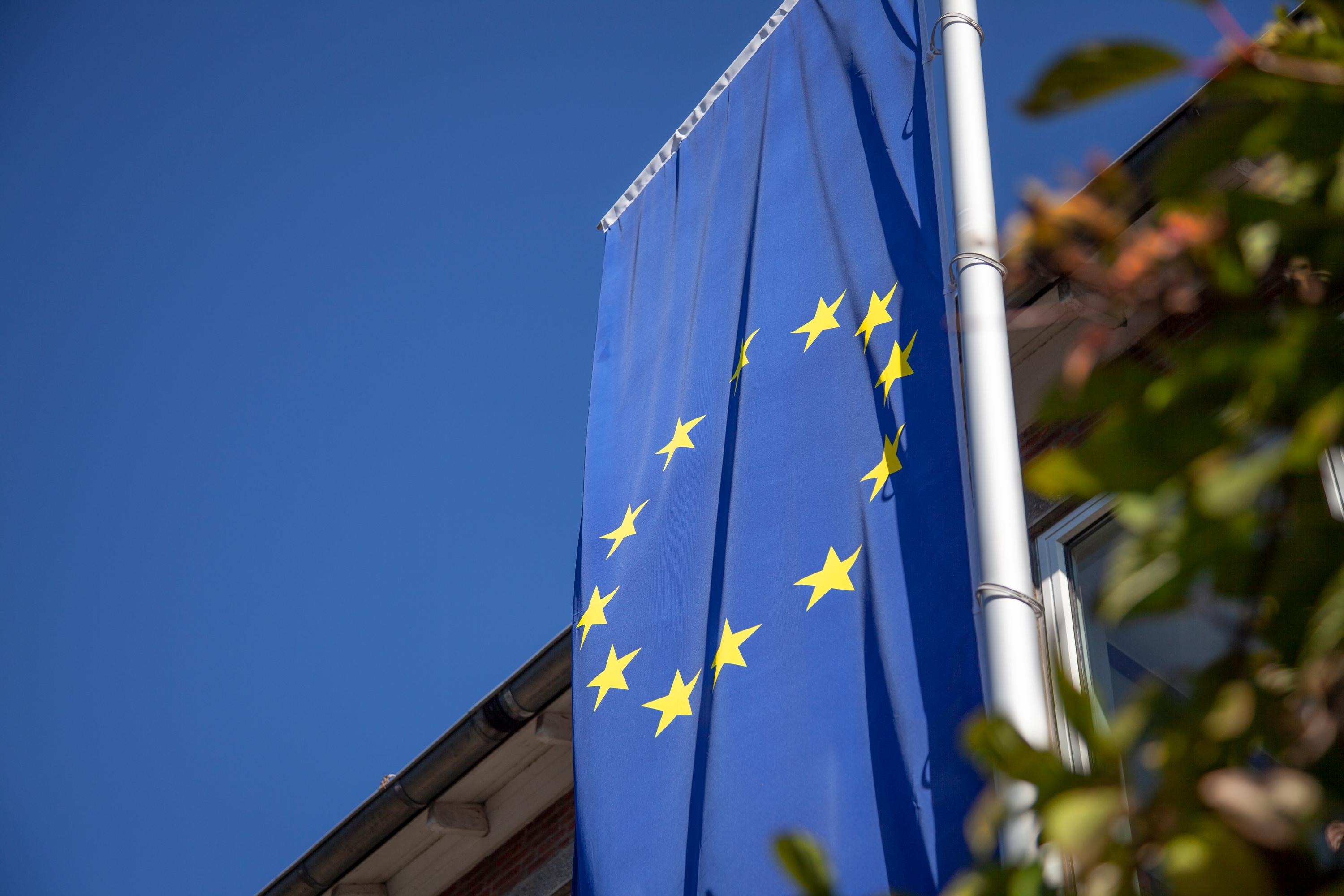 Europaflagge auf einem Fahnenmast