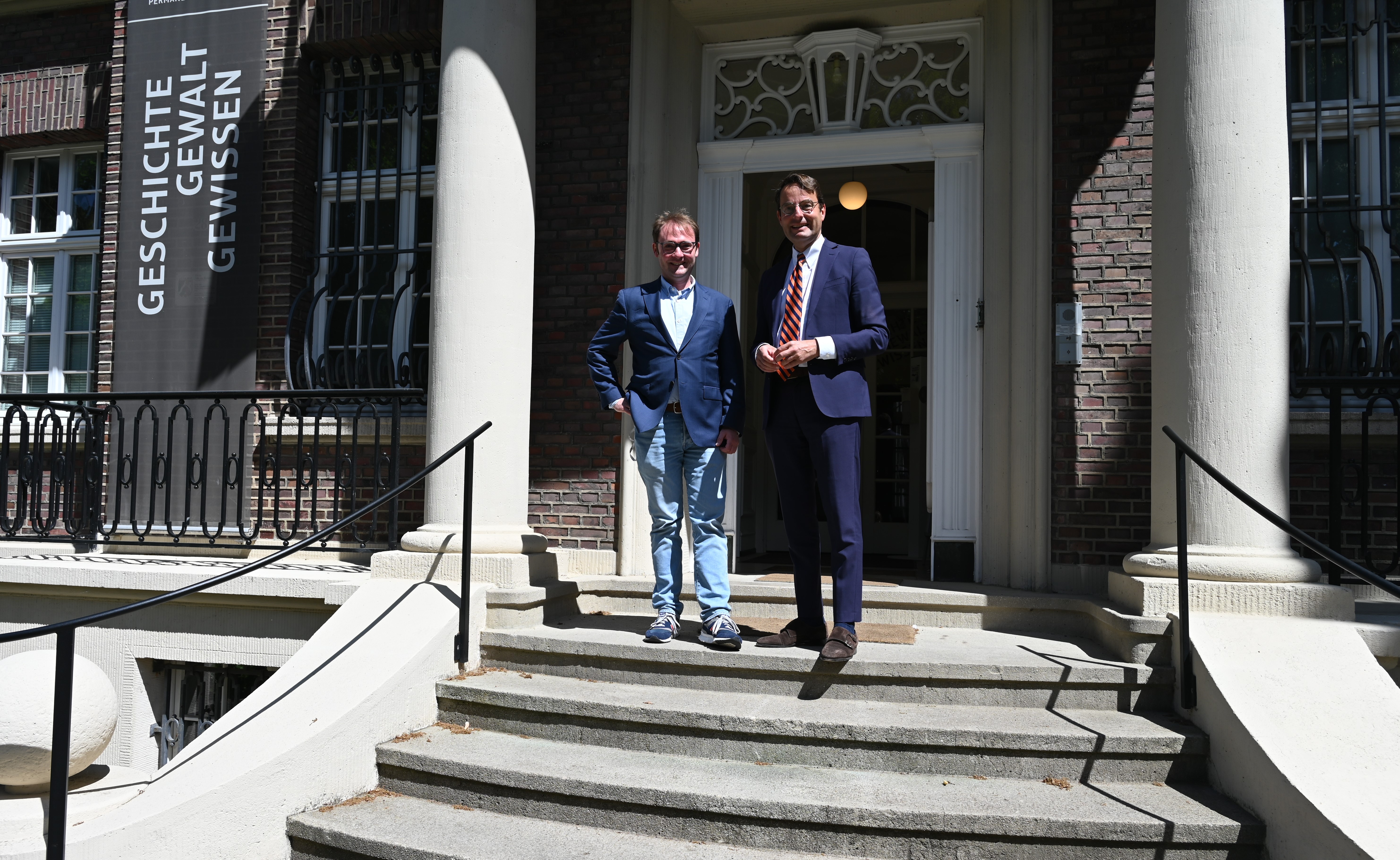 Stefan Querl und Regierungspräsident Andreas Bothe