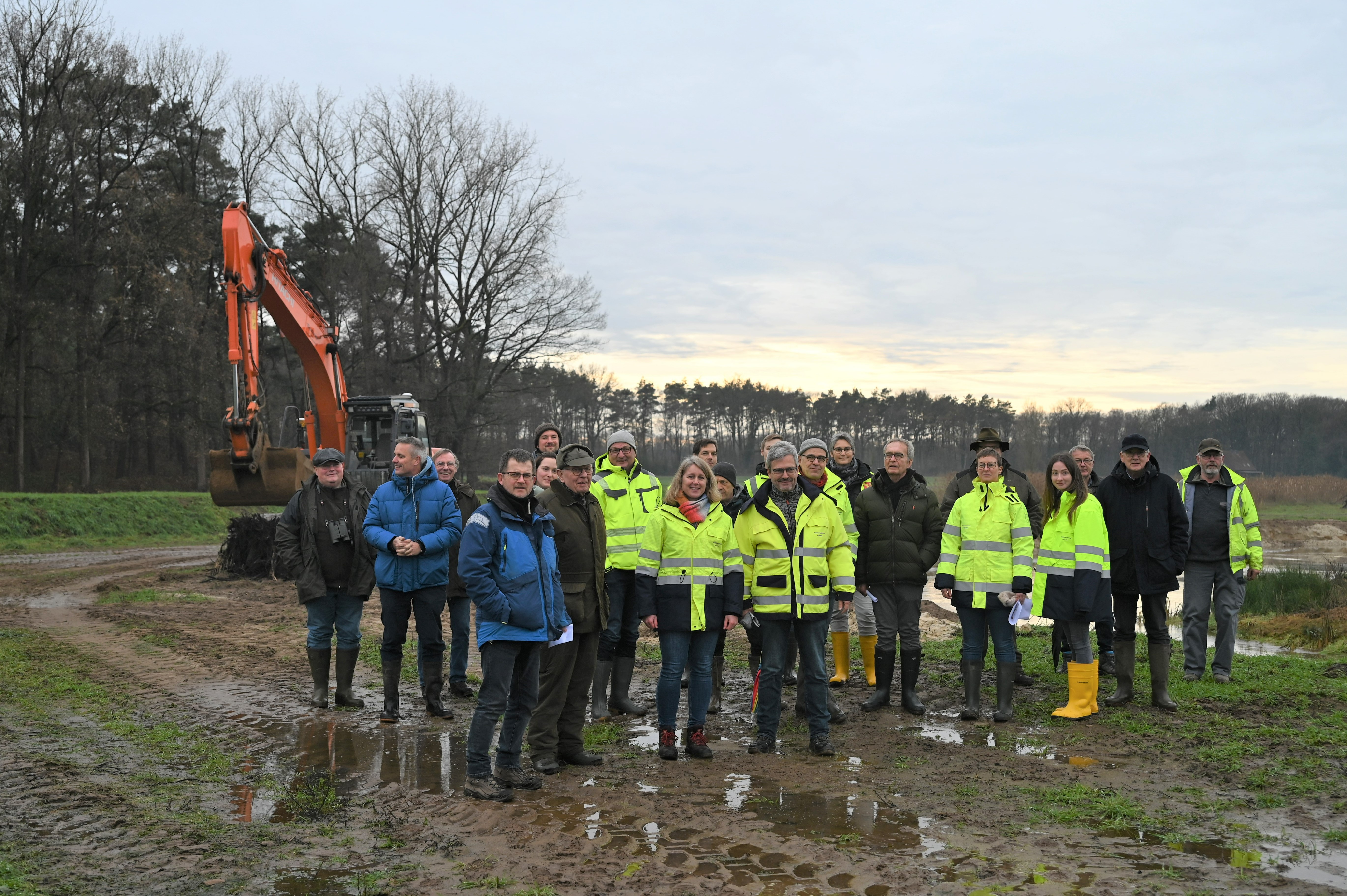 Vertreter:innen der Bezirksregierung Münster, der Städte Sassenberg und Warendorf sowie des Kreises Warendorf überzeugten sich vor Ort vom Ergebnis. 