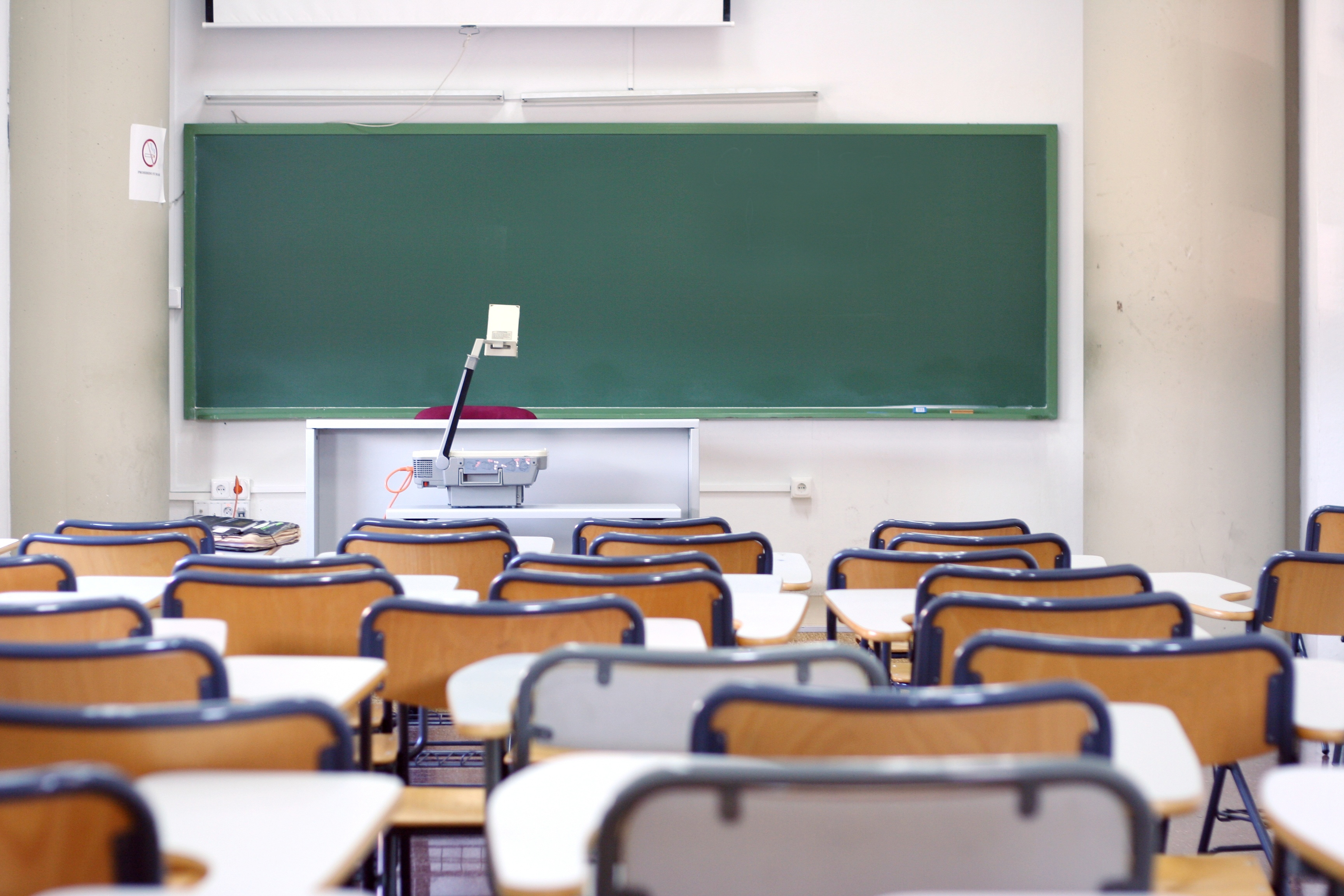 Leerer Klassenraum