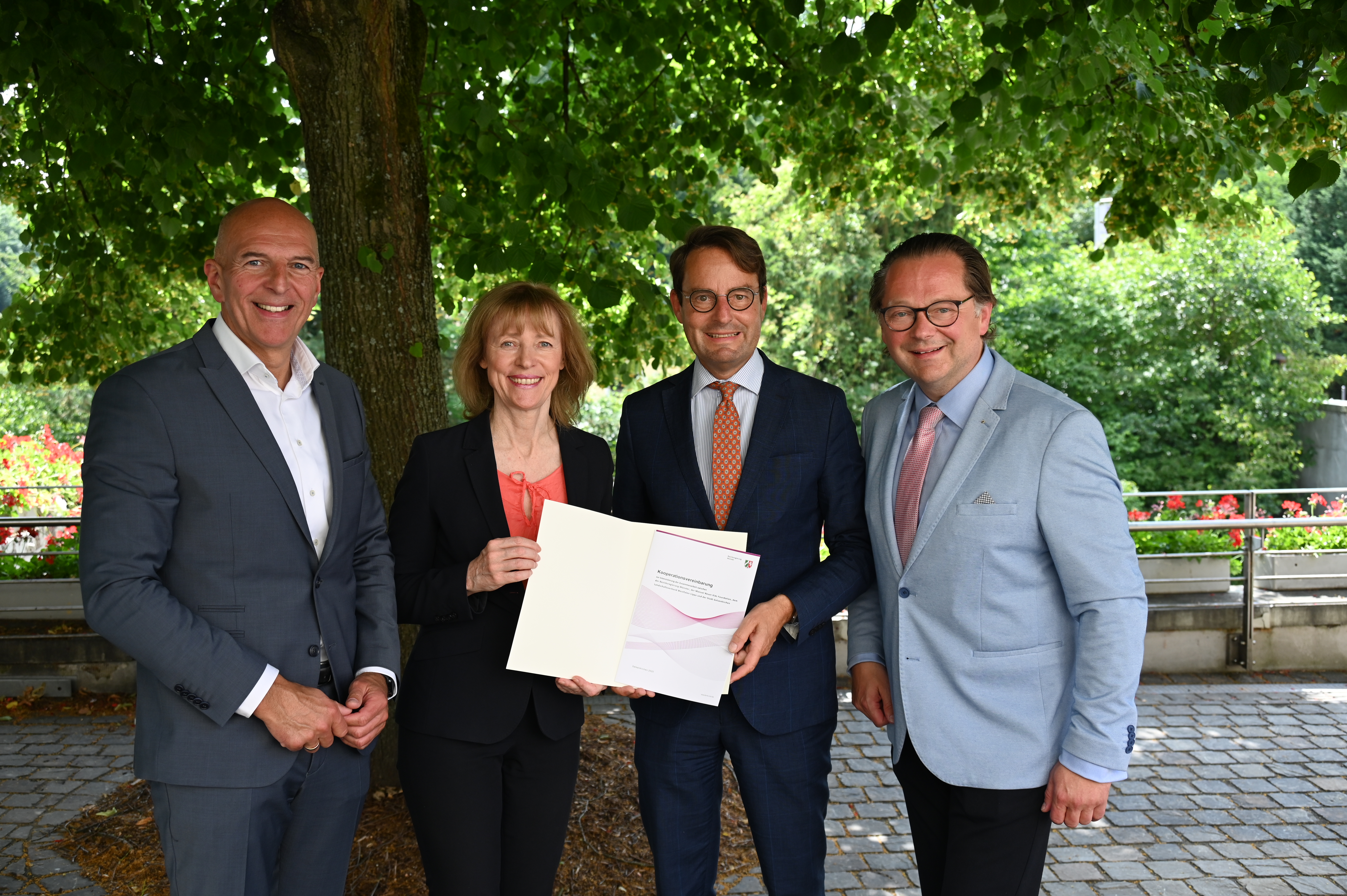 Setzen sich für den neuen außerschulischen Lernort ein: (v.l.) LWL-Direktor Dr. Georg Lunemann, Oberbürgermeisterin Karin Welge, Regierungspräsident Andreas Bothe und Geschäftsführer der Manuel Neuer Kids Foundation Hendrik Schulze Oechtering.