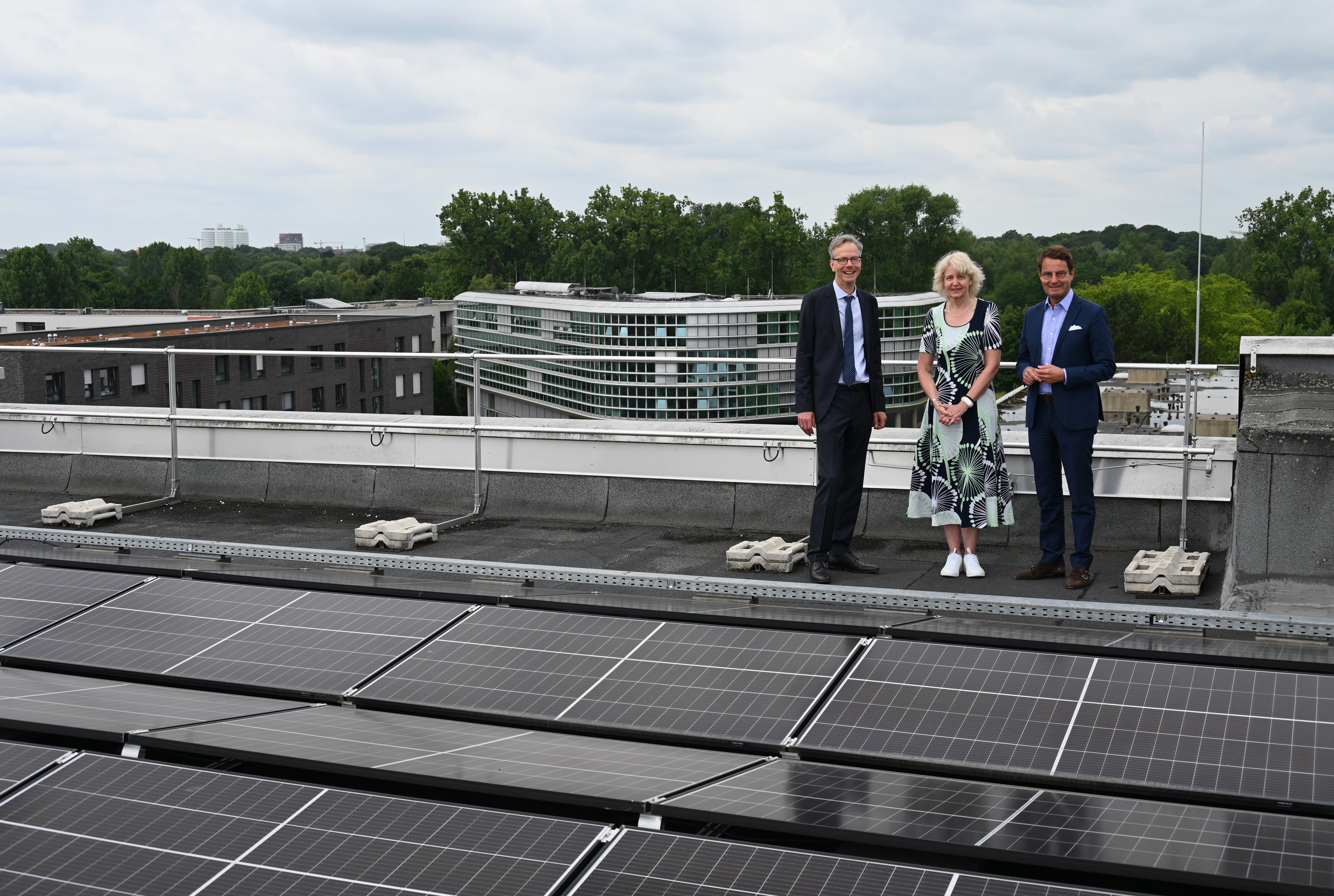 Besichtigung der Photovoltaik-Anlage auf dem Dienstgebäude der Bezirksregierung Münster