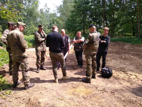 Besprechung der Beteiligten aus Bundeswehr und Bezirksregierung 
