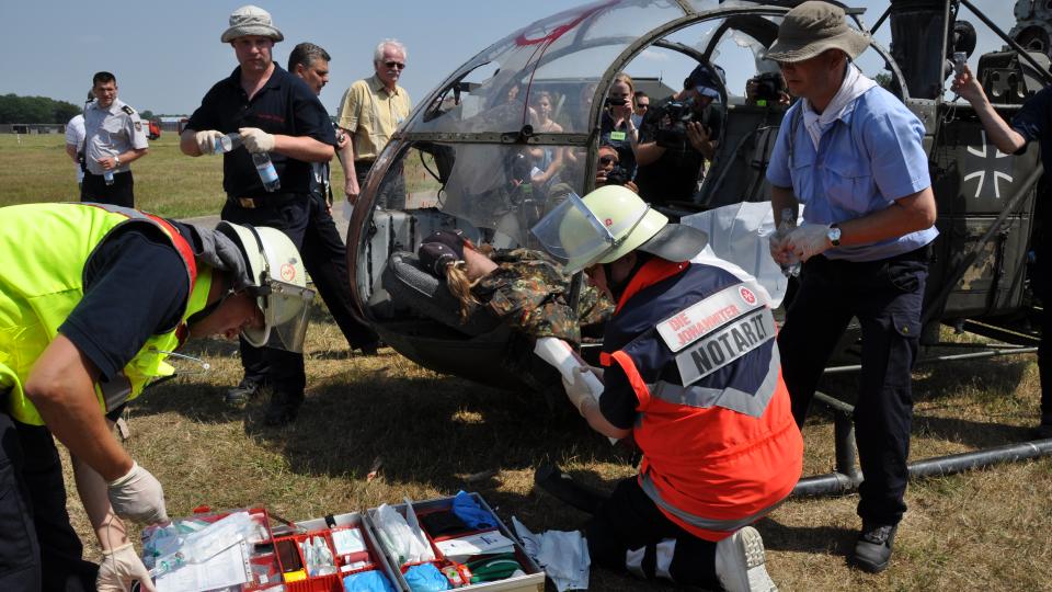 Hubschrauberabsturz bei der Gefahrenabwehrübung Feuerkonzert 2010