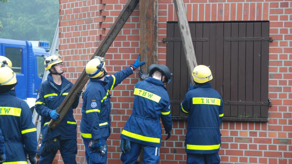 Einsatzkräfte bei der Krisenübung "Spürsinn" im Jahr 2013.