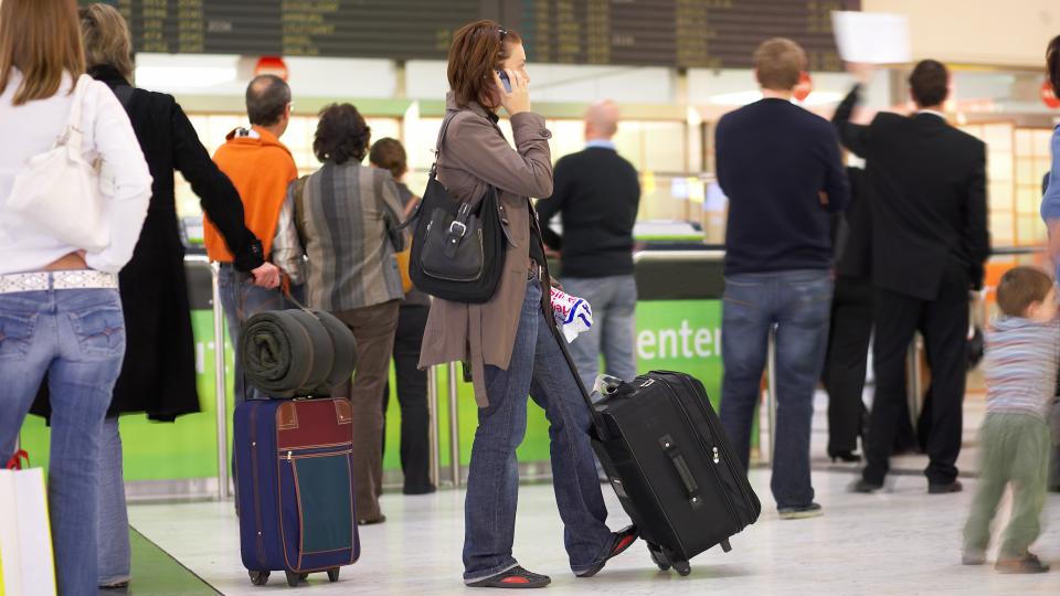 Passagiere beim Check-In