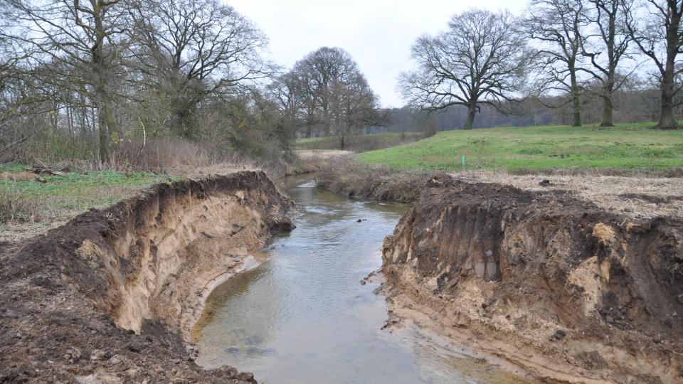 Ein neues Steilufer an der Bever entsteht 