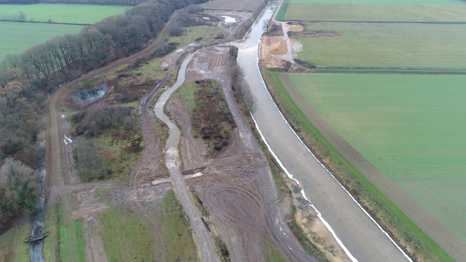 Oktober 2022 Die Ems strömt zum ersten Mal durch ihr neues Bett. 