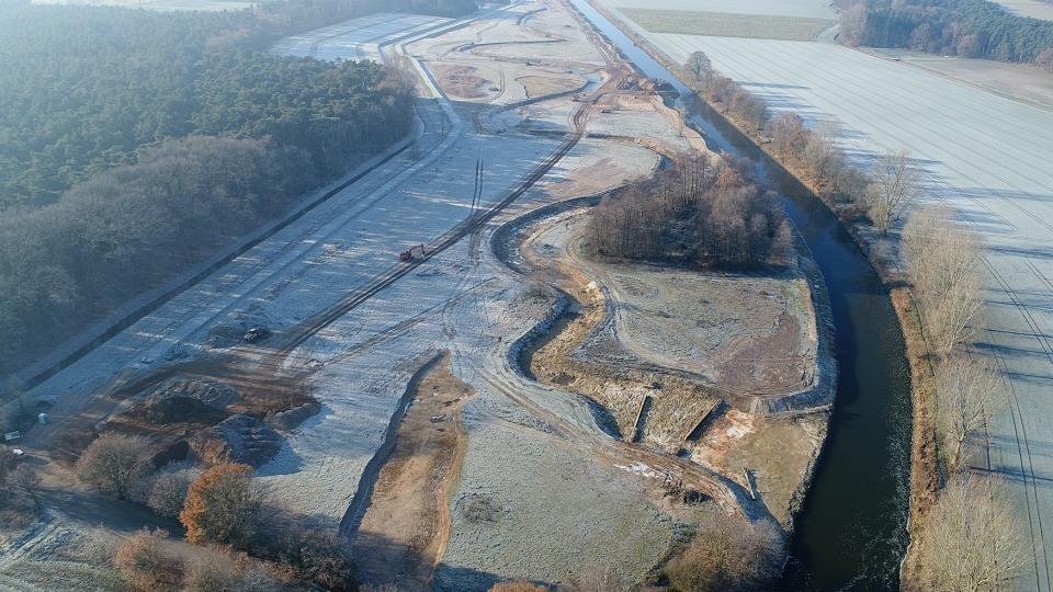 Übersicht über die Baumaßnahme Emsaue Sassenberg/Warendorf ein paar Tage vor dem Durchstich ab dem die Ems ihr neu gestaltetes Bett durchströmen wird. 