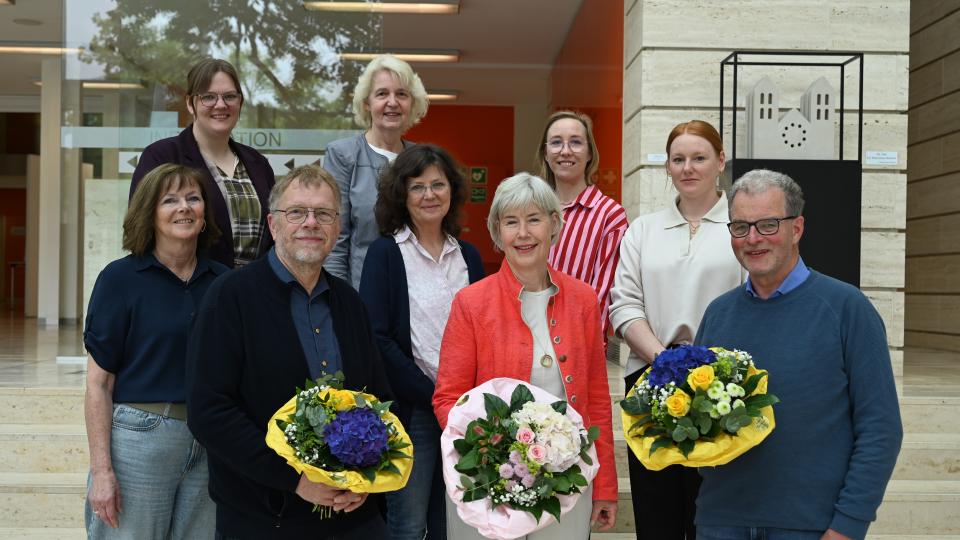 v.l.: Brigitte von Germeten-Ortmann, Elisabeth Fangmeyer, Ludger Risse, Margret Focke, Petra Timmer, Kerstin Schönlau, Anna-Lena Litsch, Merle Hoffmann, Thomas Kreutz
