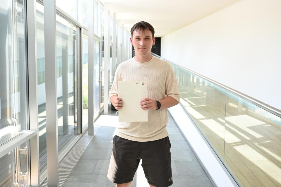 Aus der Stadt Essen hat seine Prüfung zum Vermessungstechniker bestanden: Christian Martin Szopa.