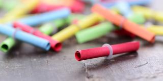 Eine Symbolbild mit Losen