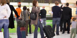 Passagiere beim Check-In