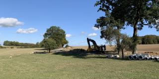 Landschaft mit Bagger