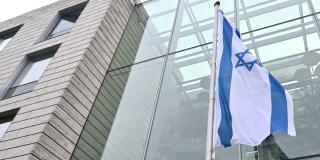 Israel Flagge am Dienstgebäude der Bezirksregierung Münster