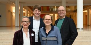 Regionaltagung der Zukunftsschulen in der Bezirksregierung Münster (v.l.) Dezernentin Anne Eyben, Fachberater Daniel Winkler (beide Bezirksregierung Münster), Prof. Dr. Anne Sliwka (Uni Heidelberg) und Journalist Amin Himmelrath.