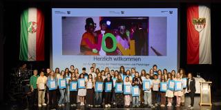 Gruppenfoto aller Preisträgerinnen und Preisträger